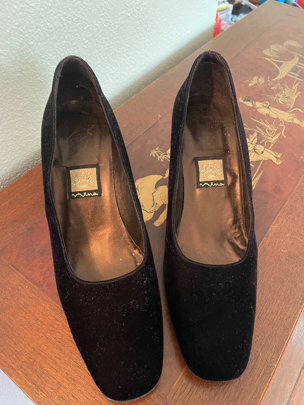 Nina Velvet Black Pumps